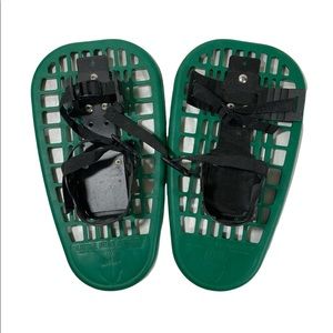 Little Bear Grizzly Bear Paw Kids Snow Shoes 16” snowshoes